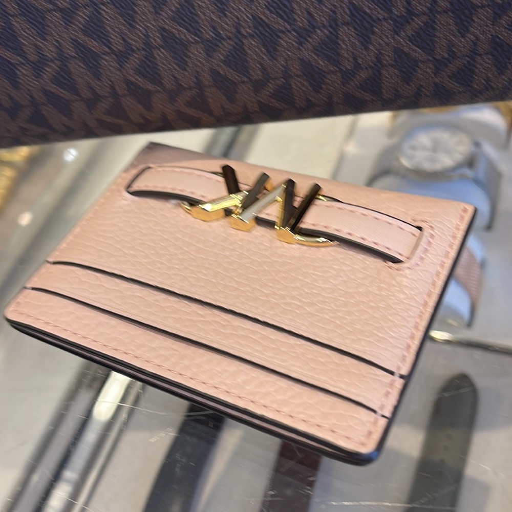 MICHAEL KORS
Reed Large Pebbled Leather Card Holder Case Wallet
POWDER BLUSH
NWT - Picture 7 of 16